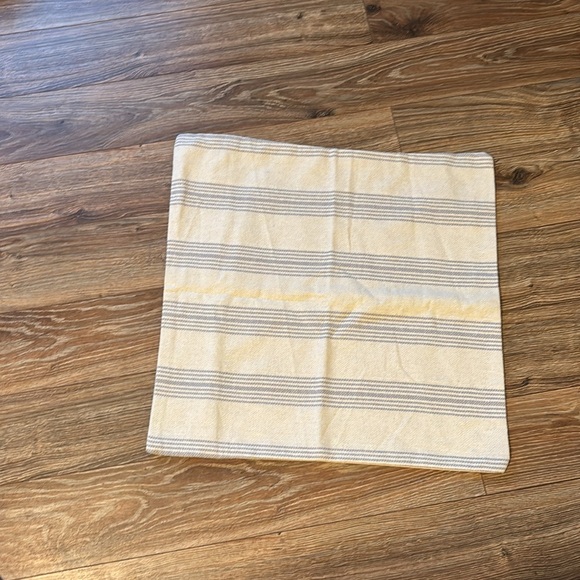 Quince square pillow cover - Picture 2 of 4